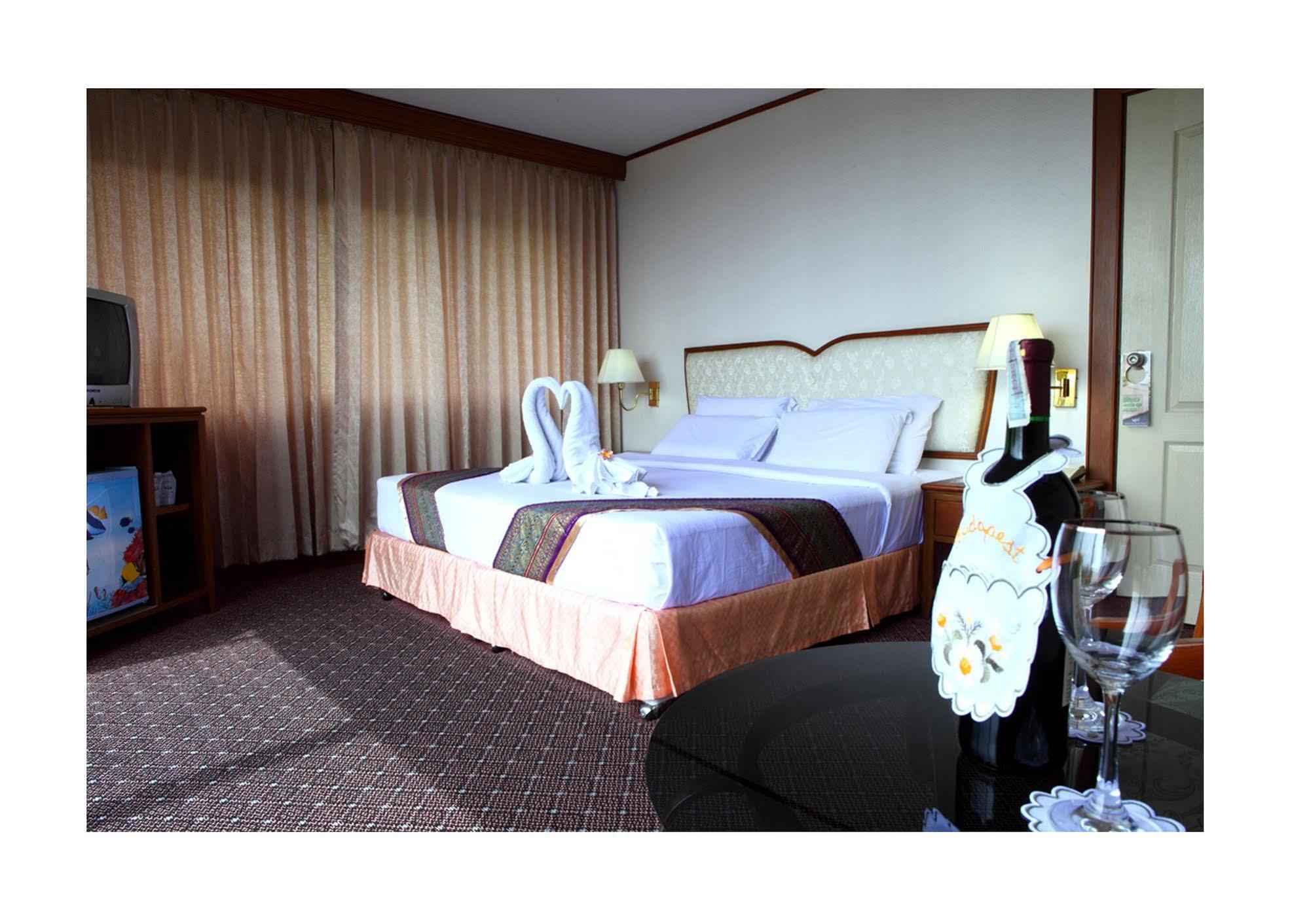 טראנג Wattana Park Hotel מראה חיצוני תמונה